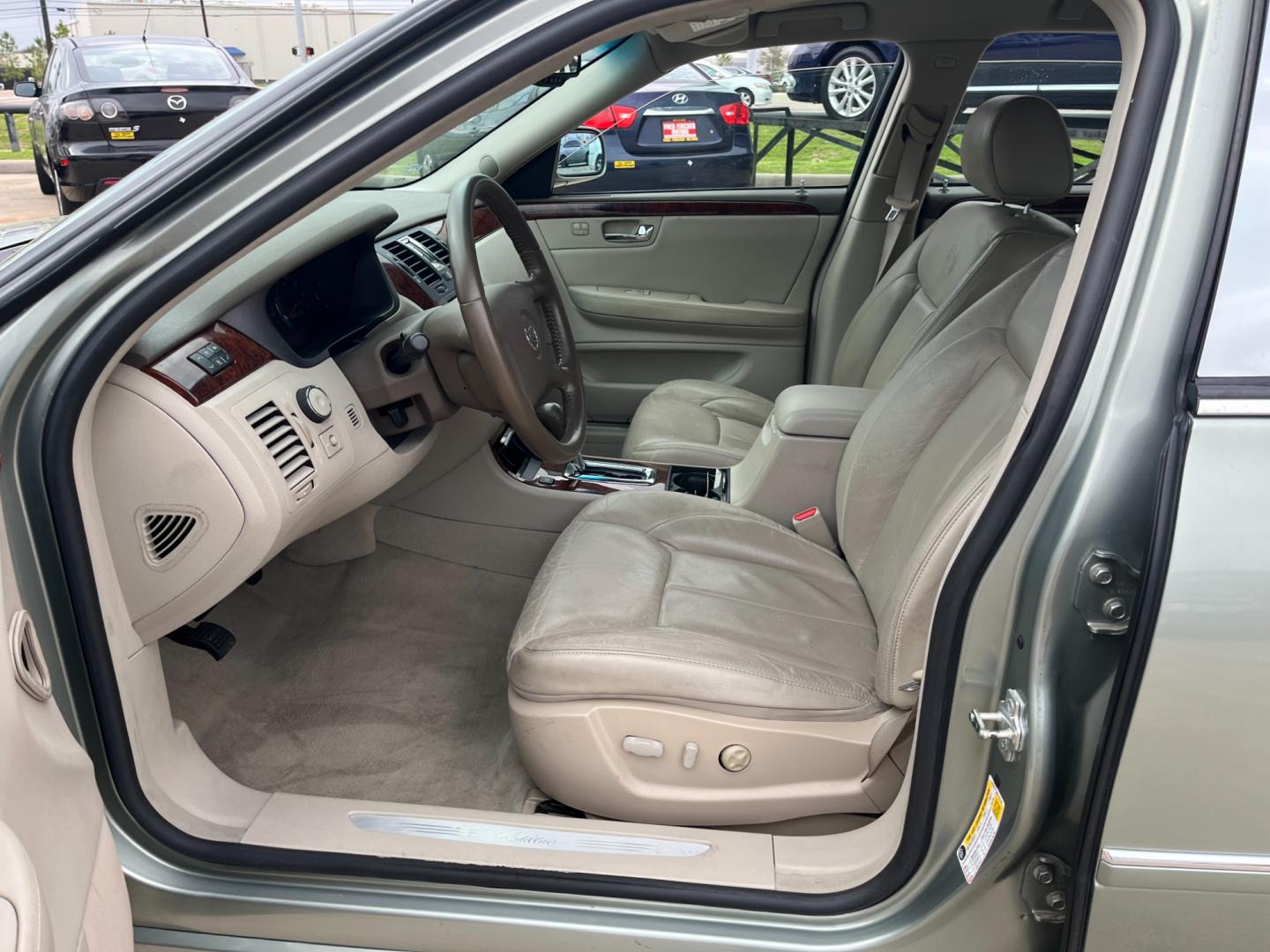 2006 green /TAN Cadillac DTS Sedan (1G6KD57Y96U) with an 4.6L V8 DOHC 32V engine, 4-Speed Automatic Overdrive transmission, located at 14700 Tomball Parkway 249, Houston, TX, 77086, (281) 444-2200, 29.928619, -95.504074 - Photo#8